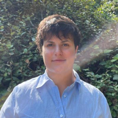 Portrait photo of Mariana Rodrigues.
